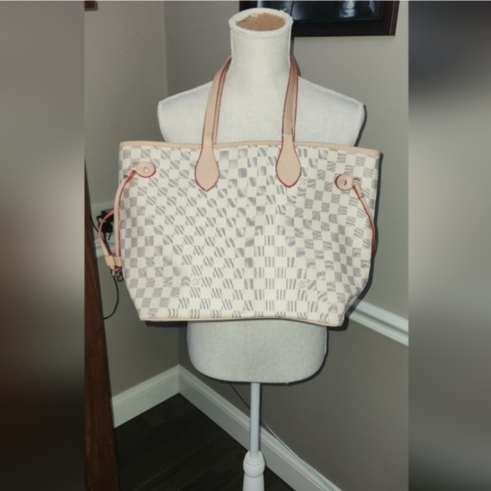 Elegant Checkered Tote Bag - Cream and Tan